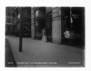 Sidewalk at north end Old South Building, 280 Washington St., Boston, Mass., November 20, 1904