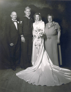 Wedding couple and her parents