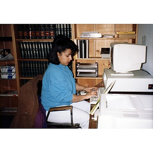 Inquilinos Boricuas en Acción employee typing at a computer keyboard.