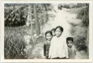 Children on village path, Thái Bình province