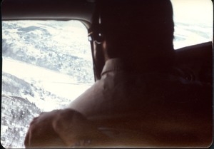 View over the shoulder of the pilot from the Commune's Cessna in flight