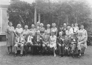 Members of the class of 1901 with John and Angie Lederle in front of a house