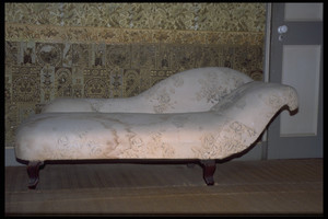 Daybed and pillow