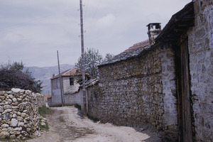 Walled compounds in Dihovo