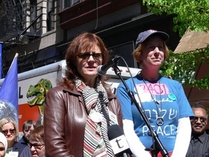 Susan Sarandon (standing next to Cindy Sheehan) addresses the crowd during the march opposing the War in Iraq