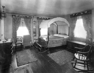 John Hicks House, 64 Boylston St., Cambridge, Mass., Bedroom.