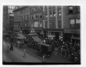 Crowd at north coops, 129 Tremont Street, Boston, Mass., November 22, 1913