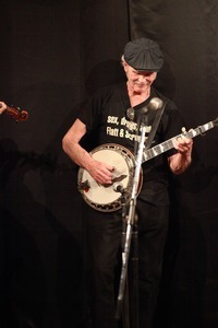 Jim Kweskin Jug Band performing in Japan: Bill Keith on banjo (wearing t-shirt reading 'Sex, drugs, and Flatt & Scruggs')