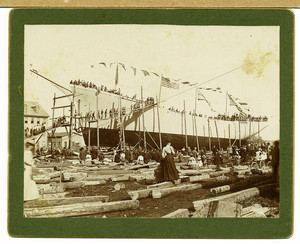 Launch of the schooner Edith H. Symington, Newburyport, Mass., 1900