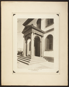 Front entrance of Touro Synagogue
