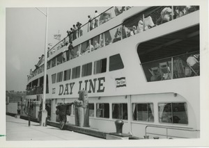 Day Line at pier