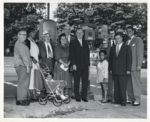 Traffic lights, Walnut Avenue and Seaver Street