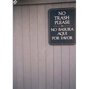 "No Trash Please" sign.