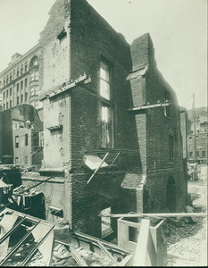 View of the remains of the Province House, Washington Street, Boston, Mass., 1922