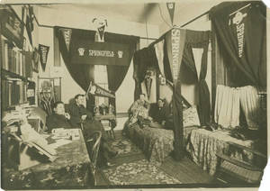 Dormitory Room and Class of 1909 Members