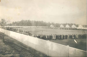 Crowd surrounding Pratt Field (1910)