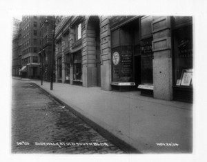 Sidewalk at Old South Building, sec.5, 294 Washington St., Boston, Mass., November 20, 1904