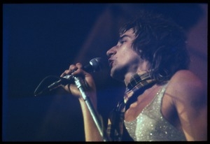 Rod Stewart in tartan scarf, performing with Faces, probably at the Reading Festival