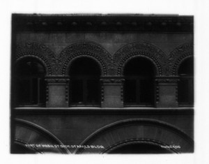 Part of Washington St. side of Ames Building, Boston, Mass., August 24, 1906