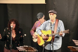 Jim Kweskin Jug Band performing in Japan: L. to r.: Maria Muldaur, Bill Keith, Jim Kweskin