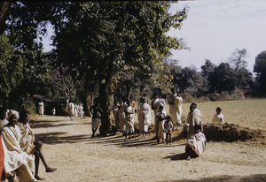 Munda villagers waiting for the dance to begin