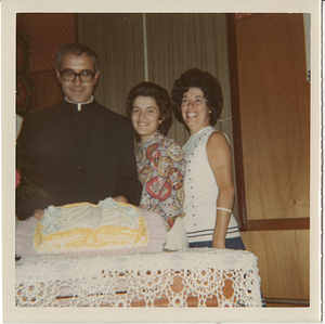 Maria de Lourdes Serpa (center), behind cake