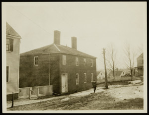 Old house in Portsmouth, N.H., not far from the Jackson House, April 1923