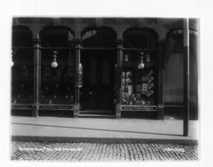 Sidewalk #90-92 Washington St., Boston, Mass., November 12, 1905