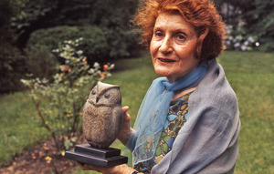 Grete Schuller with her sculpture of an owl