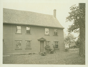 Exterior view of the east end, south front of Pierce House, Dorchester, Mass., 1918