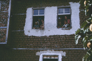 Wedding spectators in Velesta