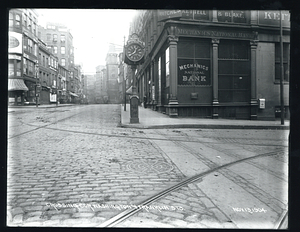 Crossing corner Washington and Franklin Streets