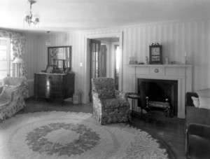 Johnathan Bates-Cramer House, Cohasset, Mass., Bedroom.