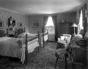 Johnathan Bates-Cramer House, Cohasset, Mass., Bedroom.