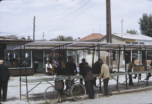 Men playing "dama" at end of market day