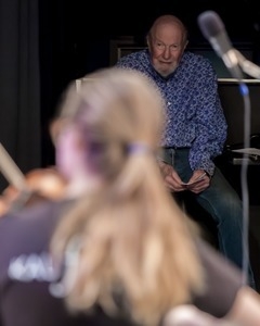 Pete Seeger, listening to a young fiddler