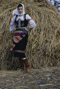 Barbara Halpern with haystack, Stojanović