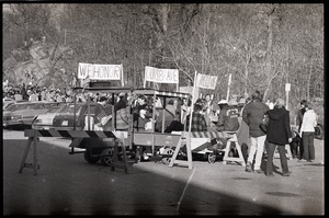 Crowd gathered in Highland Falls to greet the hostages from Iran beneath signs reading 'We honor our 52 brave Americans"