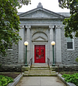 Belding Memorial Library: front entrance