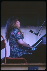 Sandy Denny performing on piano at the Lincoln Folk Festival