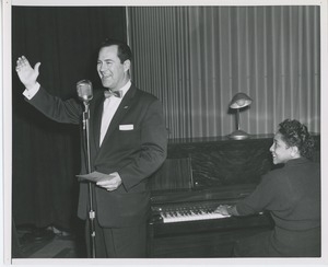 Unidentified entertainer at Thanksgiving dinner