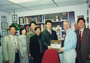 Visitors from Sun Yat-sen University in Charlie Redmond's office (2000)