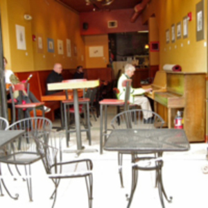 Piano al fresco, Sam's Cafe