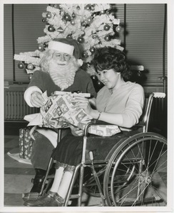 Santa Claus giving gifts to international patient Sue Thom