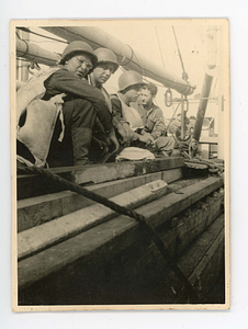 Murray Rosenblum and soldiers on ship