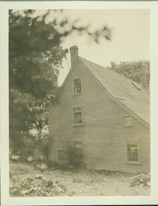 Exterior view of the east end of Pierce House, Dorchester, Mass., 1918