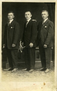 Jan Lesinski (center) and two unidentified men: full-length studio portrait