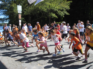 Dudley Pond kids fun run at the start