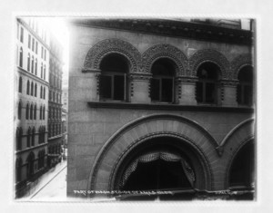 Part of Washington St side of Ames Building, Boston, Mass., June 5, 1906