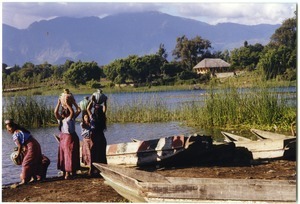 Women washing and gathering water at Lago de Atitlán